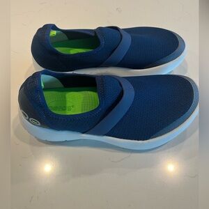 Woman’s oofos shoes